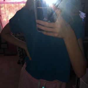 Blue cropped t-shirt